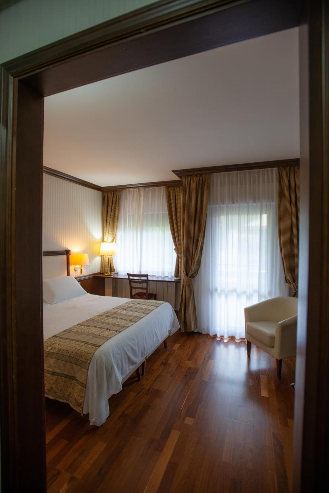 Hotel Corona & Spa Pescasseroli Exteriör bild